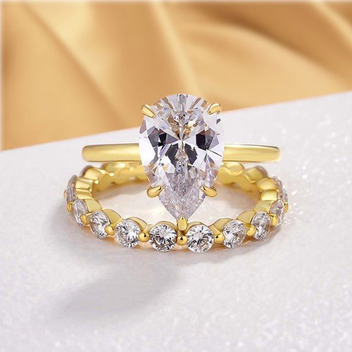 Pear shaped diamond wedding ring set
