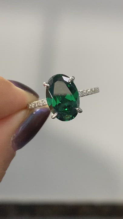 Oval Cut Emerald Green Simulated Diamond Engagement Ring