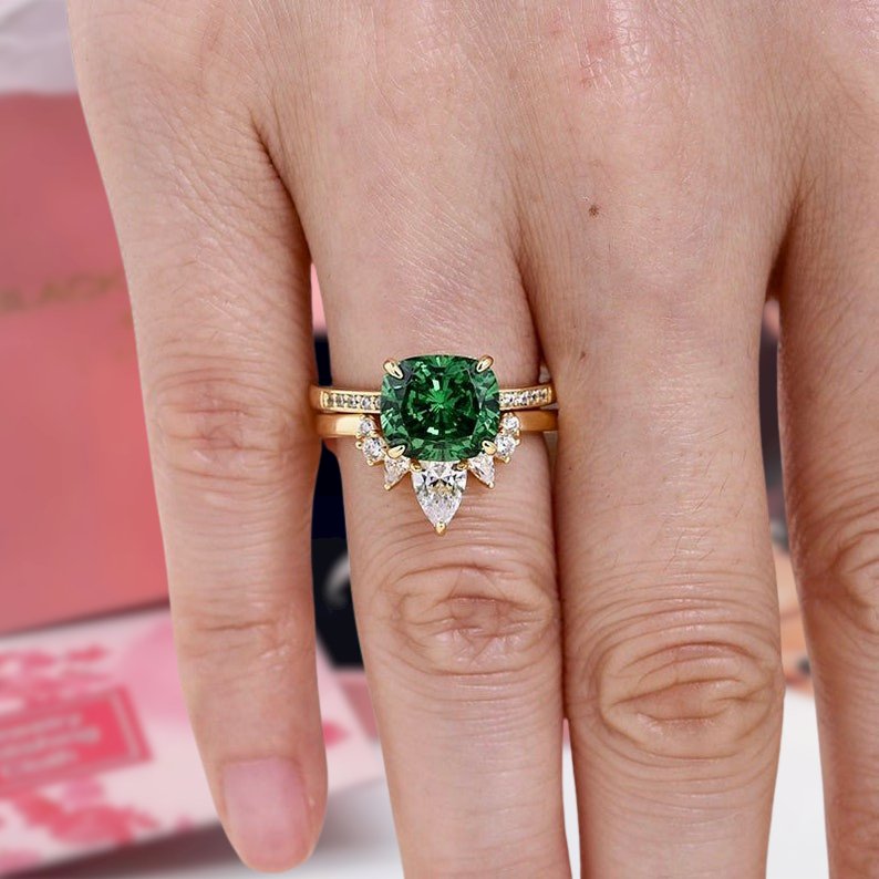2.40 carat Fancy Vivid green diamond ring | Jacob & Co | The Jewellery  Editor