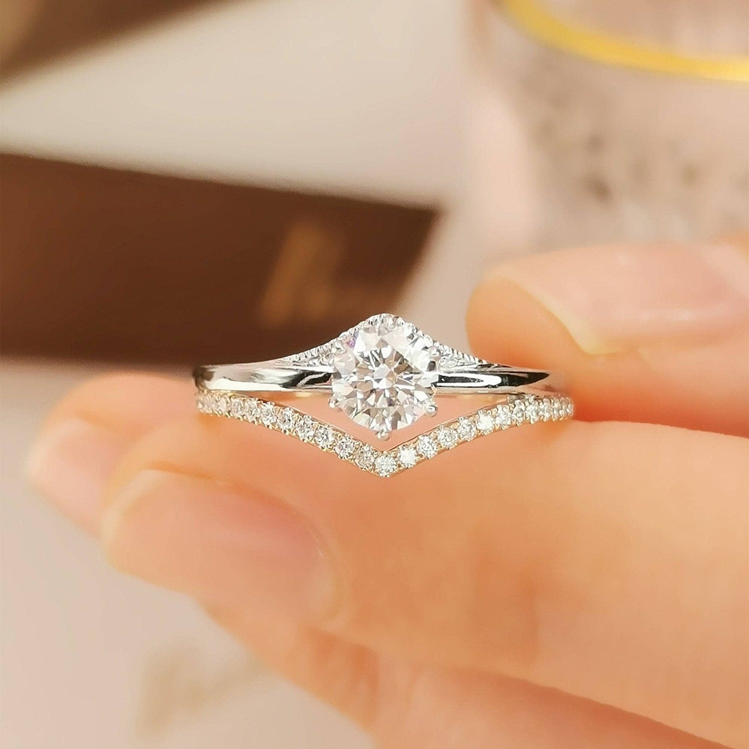 https://www.blackdiamondsnewyork.com/cdn/shop/products/minimalist-18k-round-cut-moissanite-wedding-ring-set-787235_1500x.jpg?v=1698085454